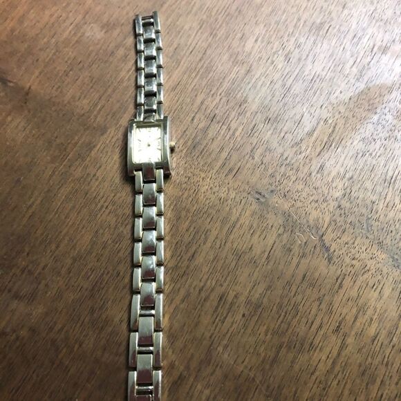 Vanity Fair Ladies watch  - Picture 3 of 8